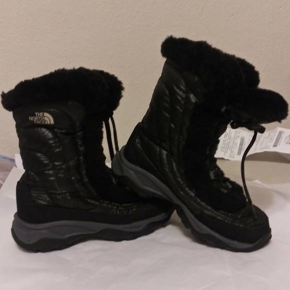 The North Face Girls filles Size 3 Fur Boots - Picture 1 of 9